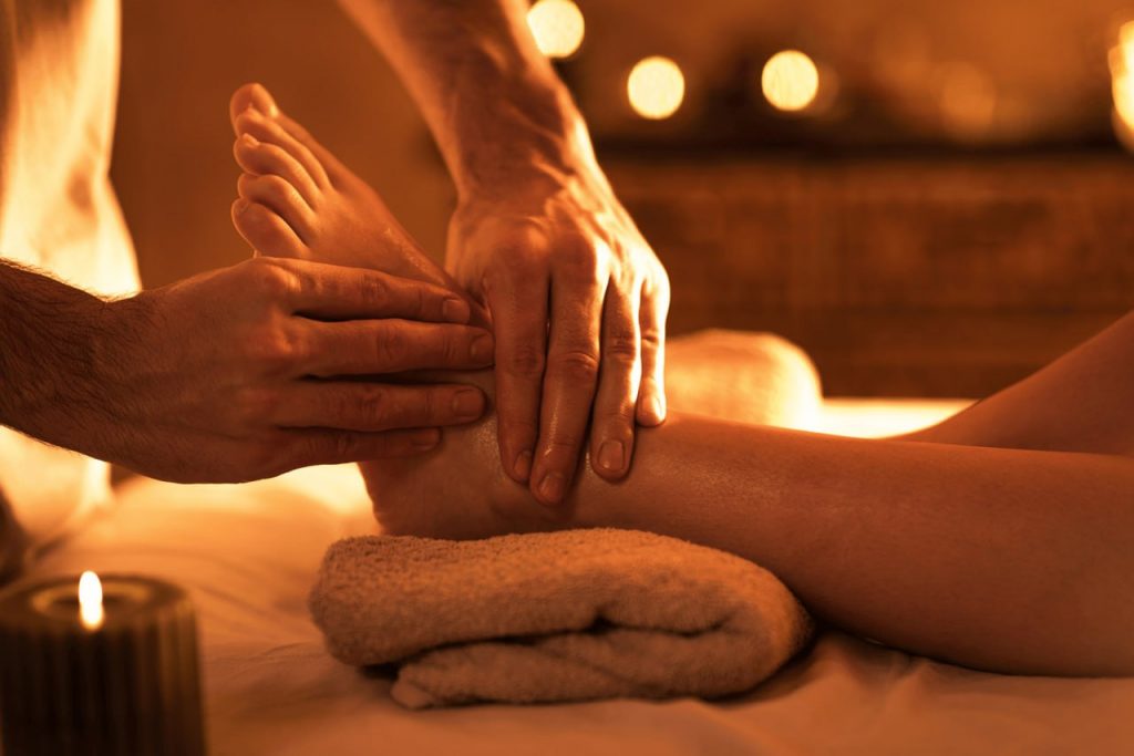 Польза массажа ног и рук для организма человека